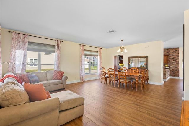 17900 SW 4th Ct, Pembroke Pines, FL 33029