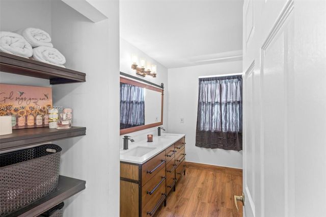 17900 SW 4th Ct, Pembroke Pines, FL 33029