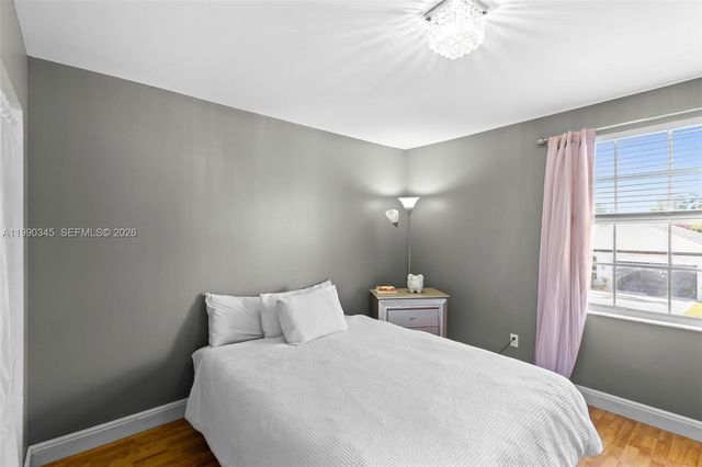 17900 SW 4th Ct, Pembroke Pines, FL 33029