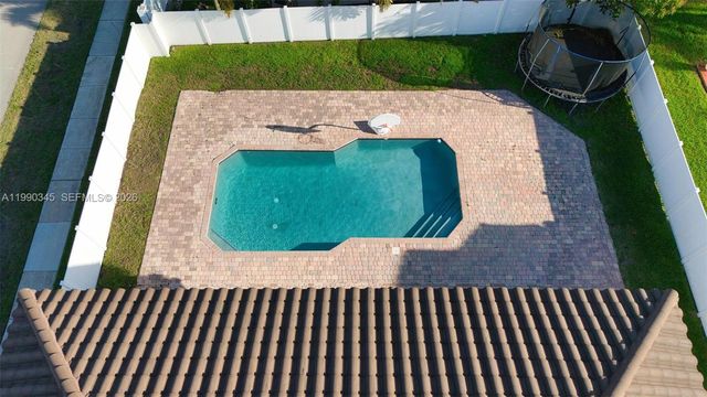 17900 SW 4th Ct, Pembroke Pines, FL 33029