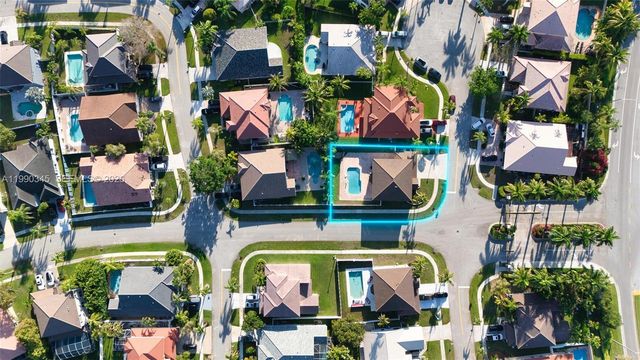 17900 SW 4th Ct, Pembroke Pines, FL 33029