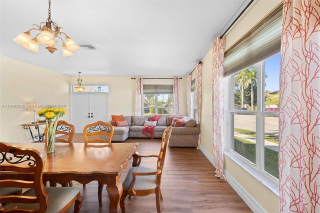 17900 SW 4th Ct, Pembroke Pines, FL 33029