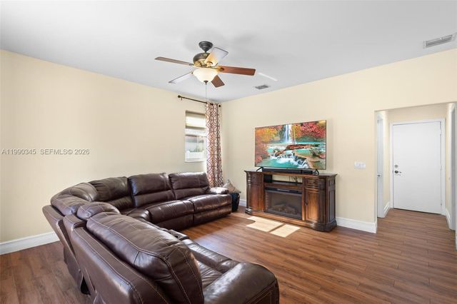 17900 SW 4th Ct, Pembroke Pines, FL 33029