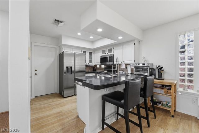 5251 Ladyhawk Way, Las Vegas, NV 89118