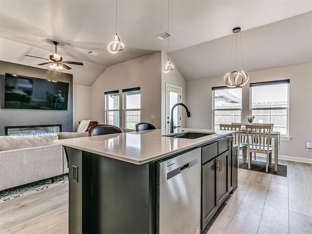3205 Piney River Drive, Yukon, OK 73099