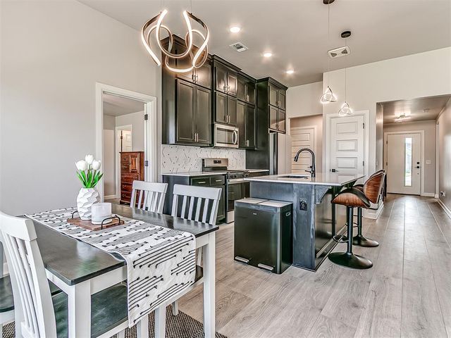 3205 Piney River Drive, Yukon, OK 73099