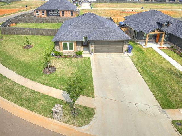 3205 Piney River Drive, Yukon, OK 73099