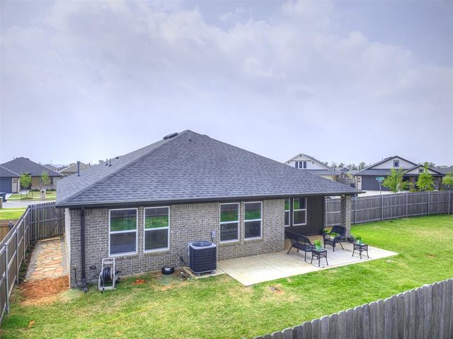 3205 Piney River Drive, Yukon, OK 73099