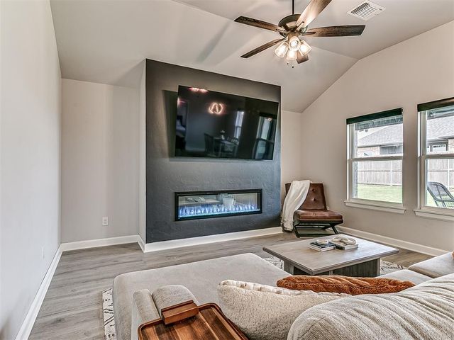 3205 Piney River Drive, Yukon, OK 73099
