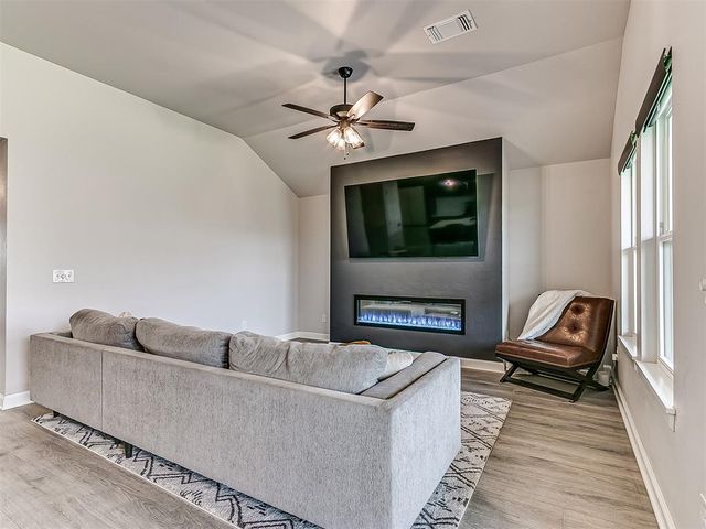 3205 Piney River Drive, Yukon, OK 73099
