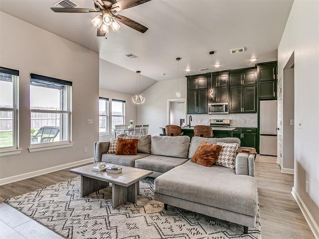 3205 Piney River Drive, Yukon, OK 73099