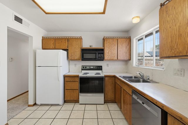 9007 Princess Jeanne Avenue NE, Albuquerque, NM 87112