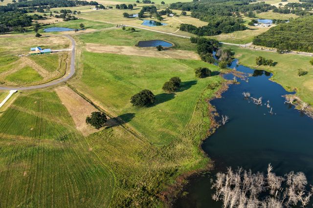 375 Sailview Court, Honey Grove, TX 75446