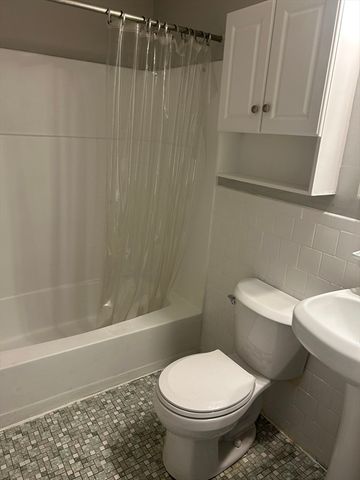 15 Wren Ter 6, Quincy, MA 02169