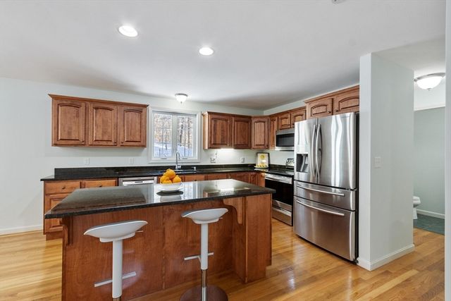 309 Reservoir Rd, Lunenburg, MA 01462