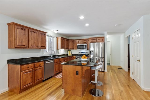 309 Reservoir Rd, Lunenburg, MA 01462