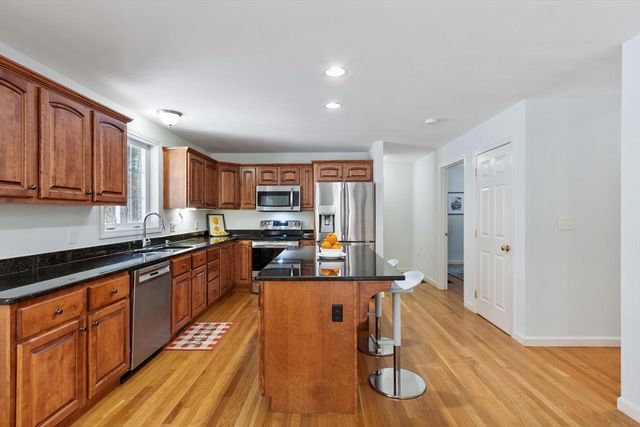 309 Reservoir Rd, Lunenburg, MA 01462