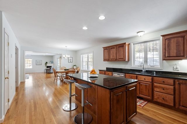 309 Reservoir Rd, Lunenburg, MA 01462