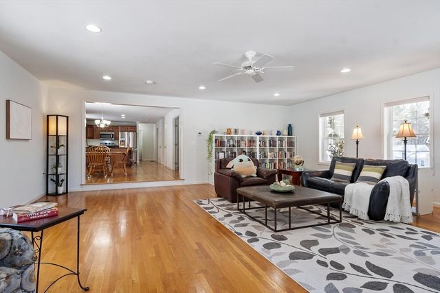 309 Reservoir Rd, Lunenburg, MA 01462