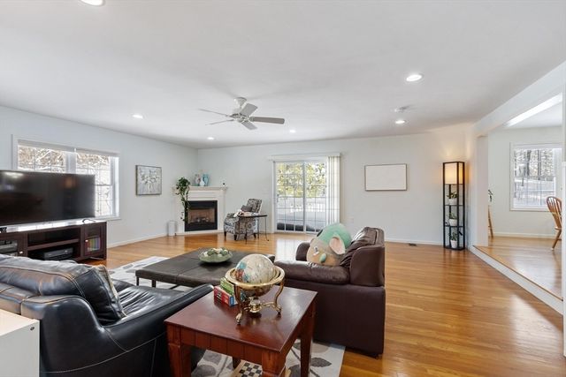 309 Reservoir Rd, Lunenburg, MA 01462