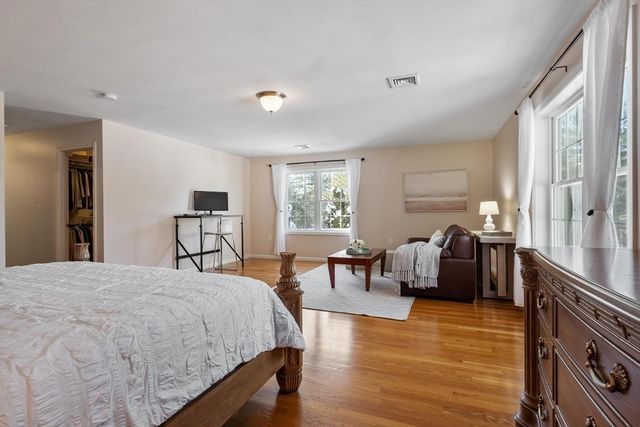 309 Reservoir Rd, Lunenburg, MA 01462