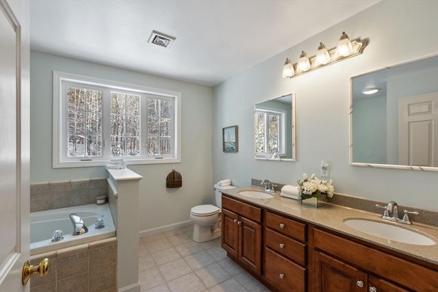 309 Reservoir Rd, Lunenburg, MA 01462