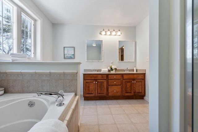 309 Reservoir Rd, Lunenburg, MA 01462