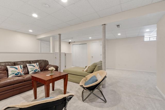 309 Reservoir Rd, Lunenburg, MA 01462