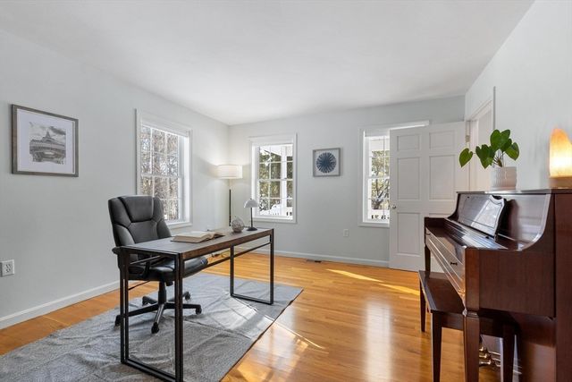 309 Reservoir Rd, Lunenburg, MA 01462