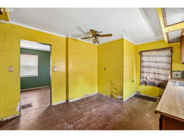 1637 Ne 75TH Ave, Portland, OR 97213
