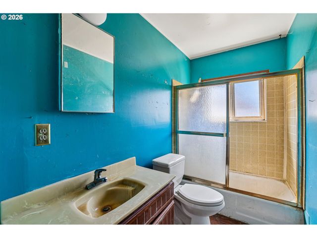 1637 Ne 75TH Ave, Portland, OR 97213