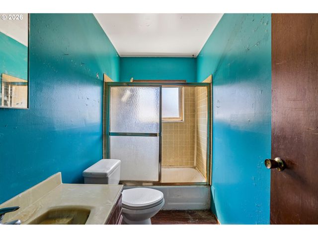 1637 Ne 75TH Ave, Portland, OR 97213