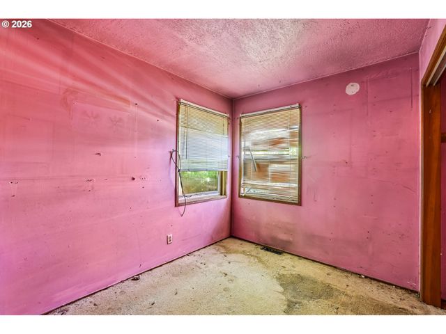 1637 Ne 75TH Ave, Portland, OR 97213