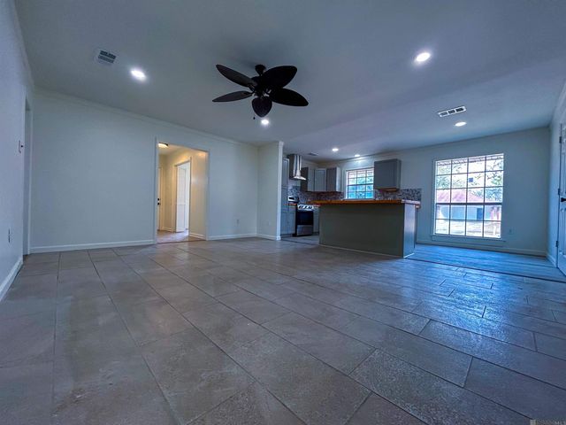 5244 Bangor Dr, Baton Rouge, LA 70814