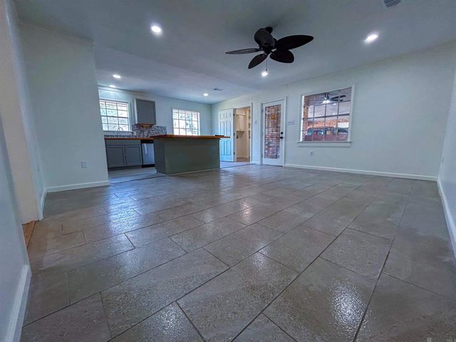 5244 Bangor Dr, Baton Rouge, LA 70814