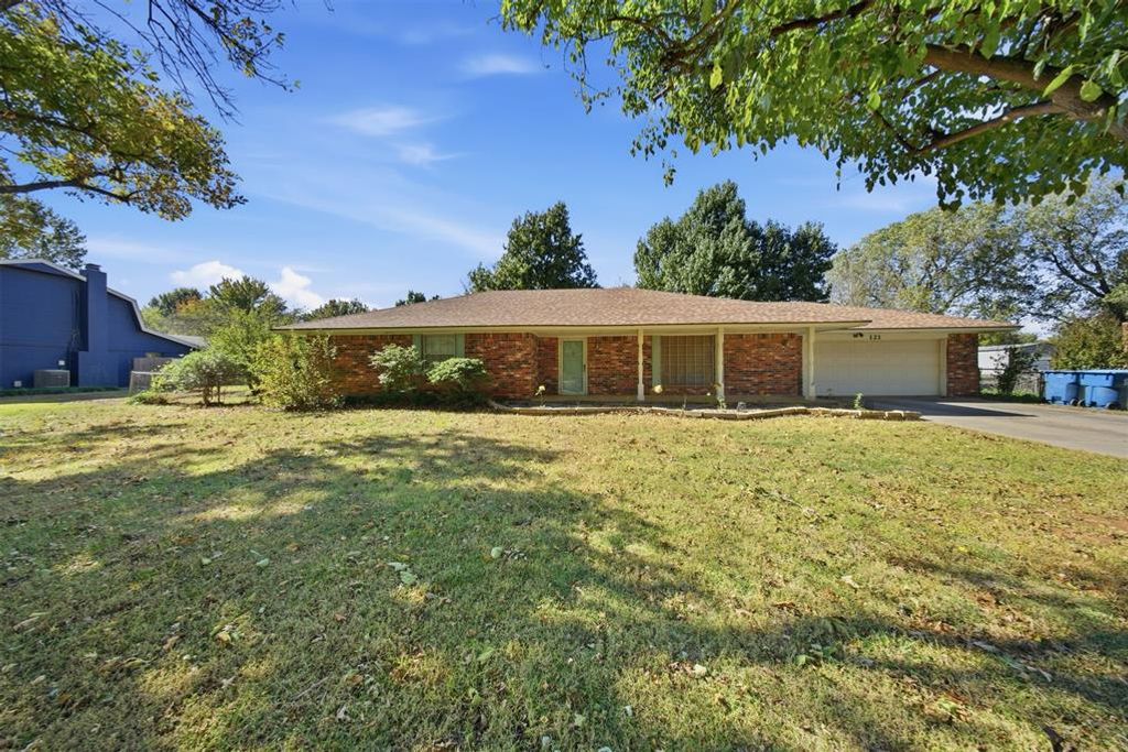 121 Pinewood Drive, Tuttle, OK 73089