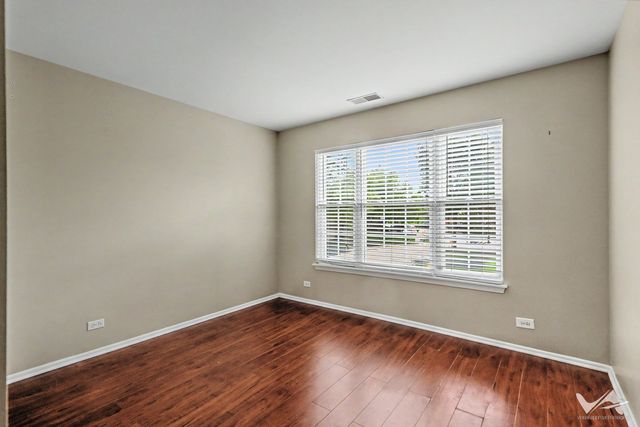 1620 COLUMBIA Circle 2, Bartlett, IL 60103