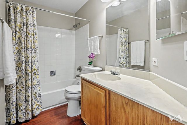 1620 COLUMBIA Circle 2, Bartlett, IL 60103