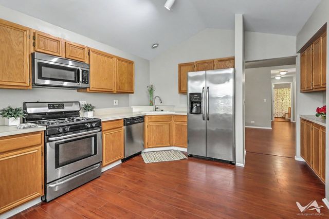 1620 COLUMBIA Circle 2, Bartlett, IL 60103