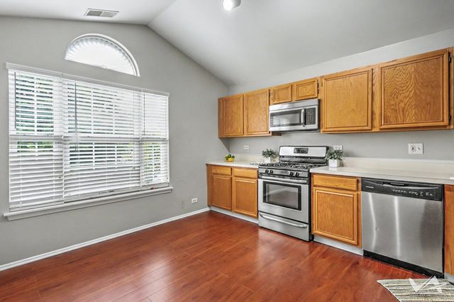 1620 COLUMBIA Circle 2, Bartlett, IL 60103