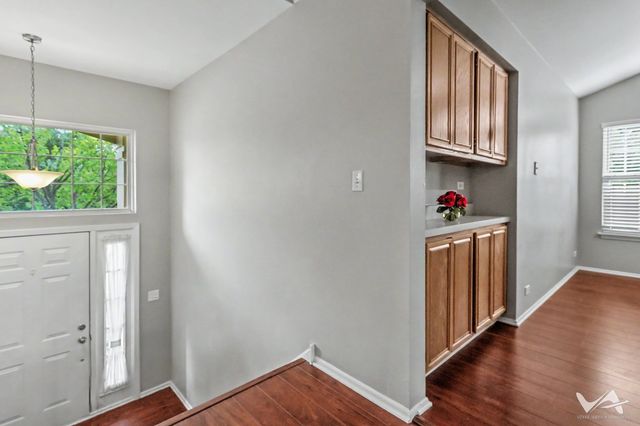 1620 COLUMBIA Circle 2, Bartlett, IL 60103