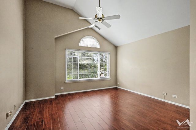 1620 COLUMBIA Circle 2, Bartlett, IL 60103