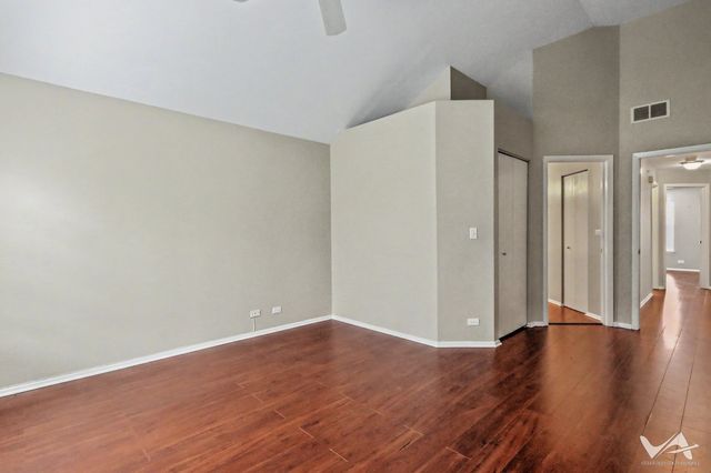1620 COLUMBIA Circle 2, Bartlett, IL 60103