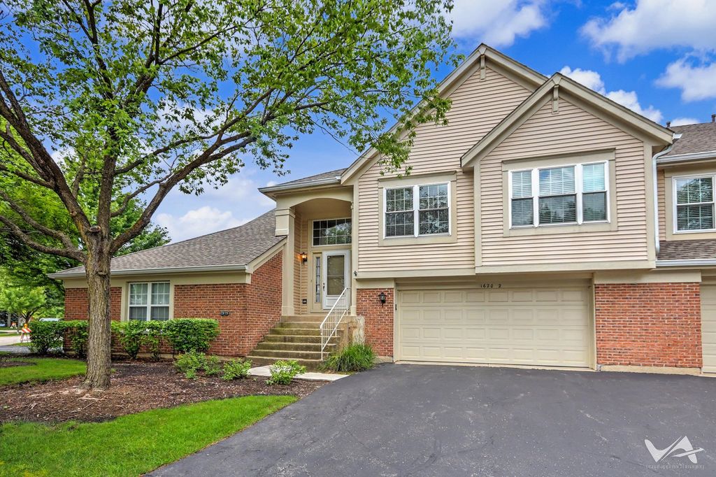 1620 COLUMBIA Circle 2, Bartlett, IL 60103