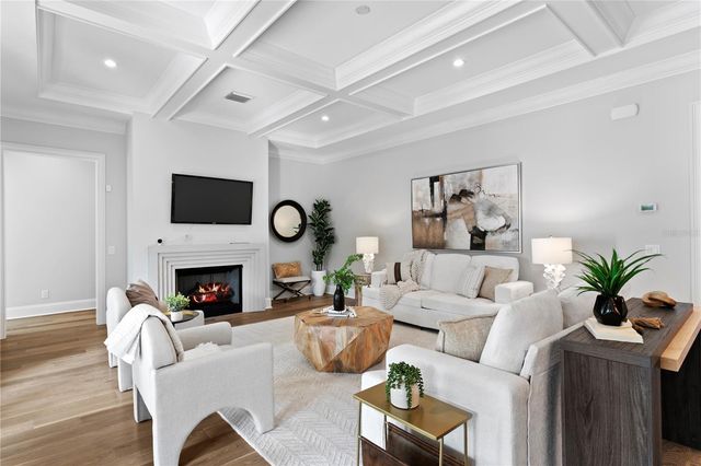 4614 W LOWELL AVENUE, Tampa, FL 33629