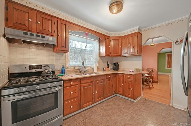 42 Williams Avenue, Hillcrest, NY 10977