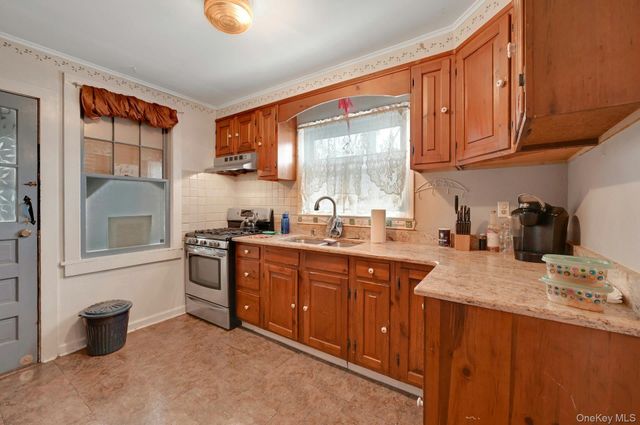 42 Williams Avenue, Hillcrest, NY 10977