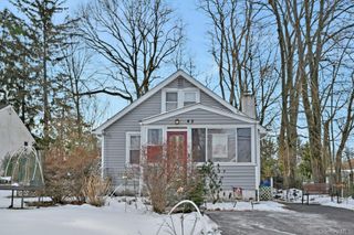 42 Williams Avenue, Hillcrest, NY 10977