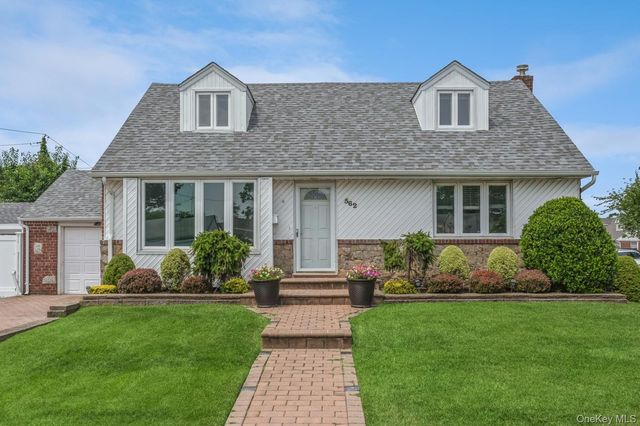 562 Bernice Road, Franklin Square, NY 11010