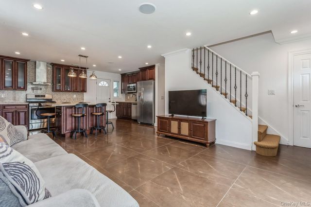 562 Bernice Road, Franklin Square, NY 11010